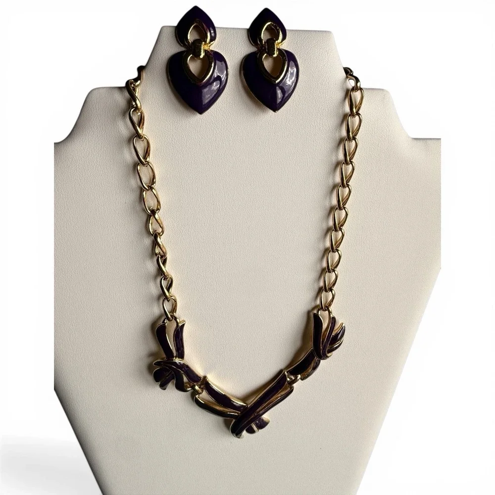 Signed Purple Enamel Trifari TM Necklace Unbranded Earrings Vintage Jewelry Set - Picture 5 of 16